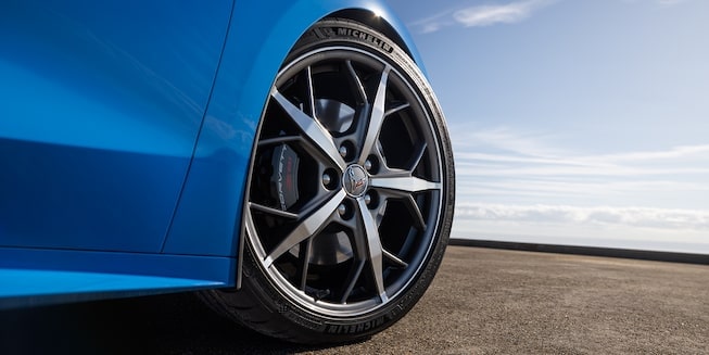 2020 Chevrolet Corvette Sports Car: wheels